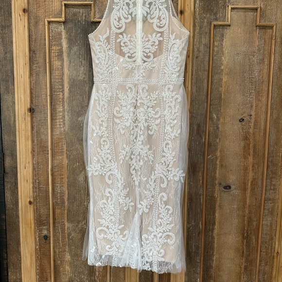 Knee length, cream & white beard & sequin dress. - Picture 2 of 5